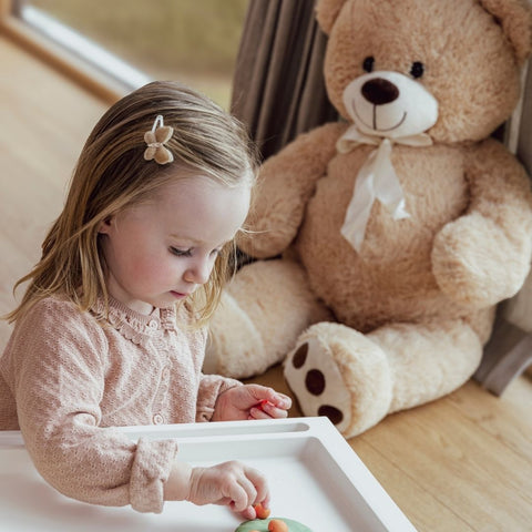 Farbenfrohes Lernen: So unterstützt Knete die Farberkennung bei Kleinkindern